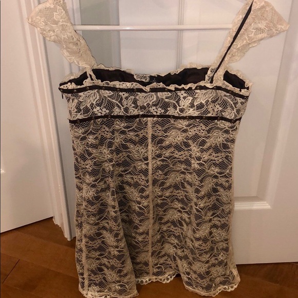 ❤️ Laundry by Shelli Siegal size 4 lace dress- offers welcomed!!!!!❤️ - Picture 4 of 6